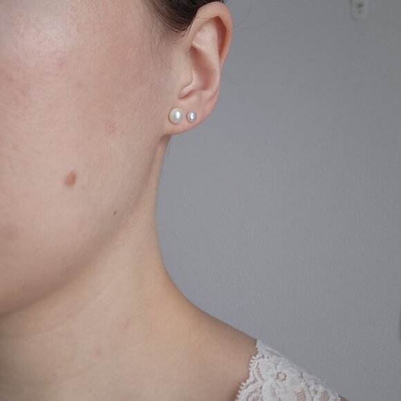 Two pairs of sterling silver matching pearl earrings - Picture 3 of 11